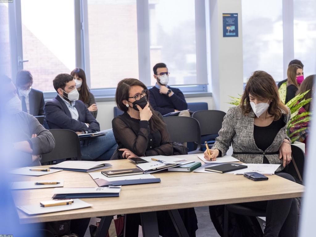 ការប្រើប្រាស់បច្ចេកវិទ្យា​ដើម្បីធ្វើប្រតិបត្តិការ​ជាស្ថេរភាព